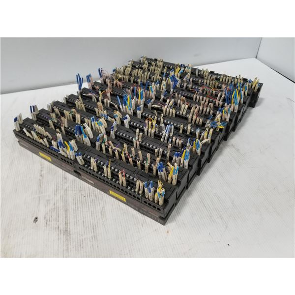 Lot of 22 AJ65SBTB1-32T Mitsubishi Output Modules