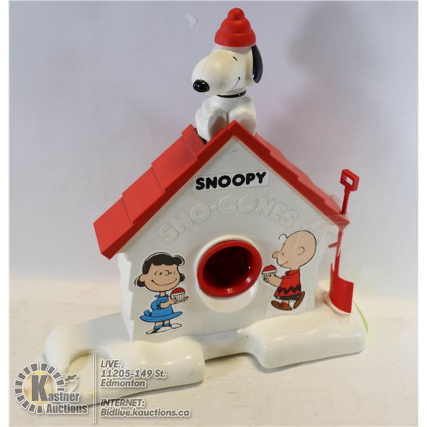 VINTAGE SNOOPY SNOW CONE MAKER