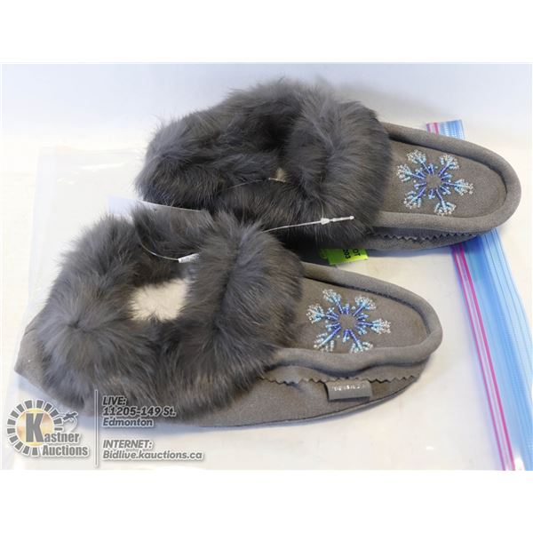 PAIR LADIES MOCCASINS SIZE 6