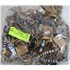 Image 1 : BAG OF VARIOUS JEWELRY ITEMS NECKLACES AND BRACELETS