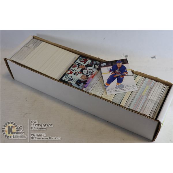 ESTATE 1 BOX OF NHL HOCKEY CARDS MINT SHAPE