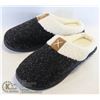 Image 1 : PAIR OF HOUSE SLIPPERS SIZE 7/8