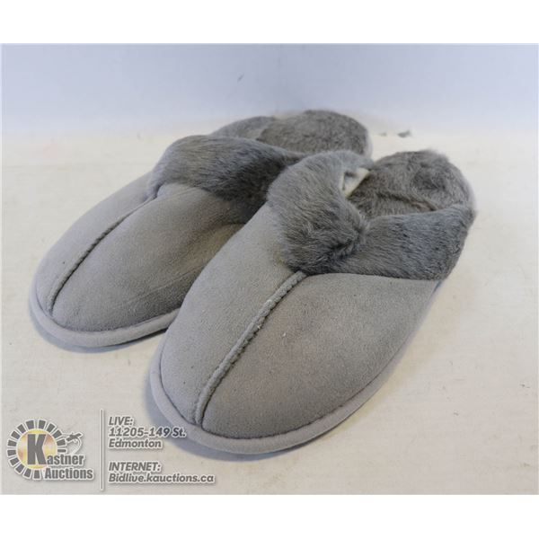 HOUSE SLIPPERS SIZE MEDIUM