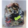 Image 1 : APPROX 10 LB BAG OF ASSORTED VINTAGE JEWELRY