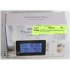 Image 1 : INDOOR/OUTDOOR THERMOMETER W/EASY MOUNT WIRELESS SENSOR