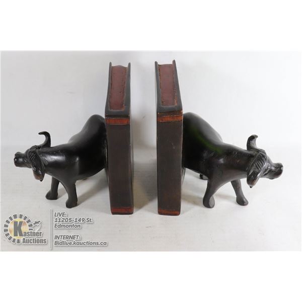 PAIR OF BULL BOOKENDS BLACK IN COLOUR