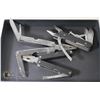 Image 1 : LOT OF 3 POCKET KNIVES/MULTI TOOLS