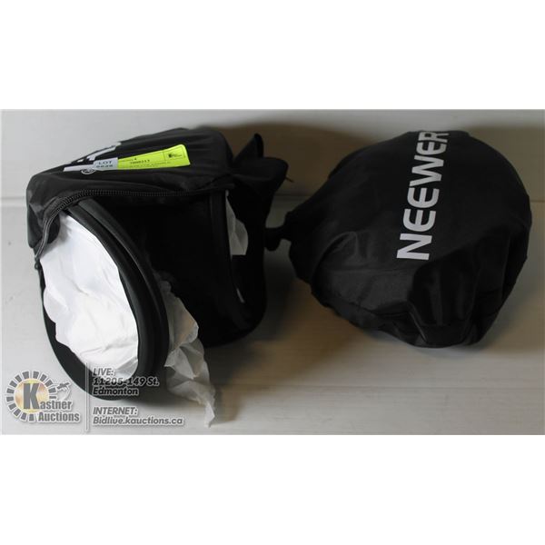PAIR OF NEEWER COLAPSIBLE STUDIO LIGHT DIFUSERS
