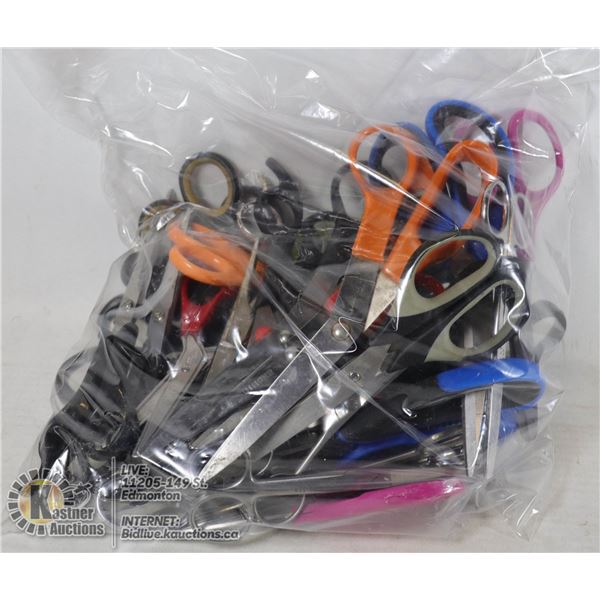 BAG WITH 35 SCISSORS INCLUDING POULTRY SCISSORS (VARIOUS SIZES)