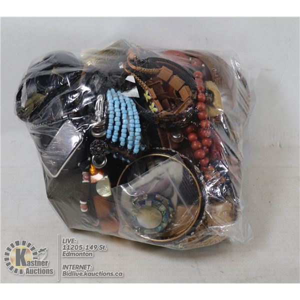 LARGE BAG OF VINTAGE MIXED JEWELRY