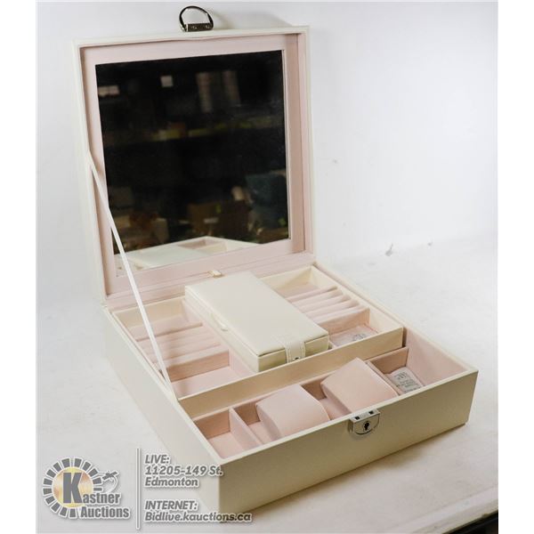 CREAM JEWELRY BOX WITH LOCKING KEY