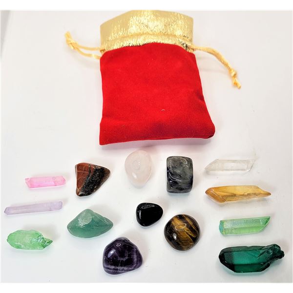 24)  LOT OF 15 NATURAL CHAKRA HEALING BALANCE HEALING STONES, INCLUDING AMETHYST, ROCK CRYSTAL, TIGE