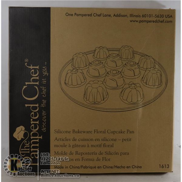 PAMPERED CHEF FLORAL MUFFIN PAN SILICONE WARE, MAKES 12 FANCY FLORAL CUPCAKES