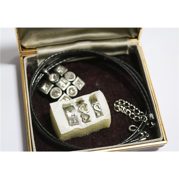 VINTAGE RHINESTONE NECKLACE W/ 3 TOE RINGS