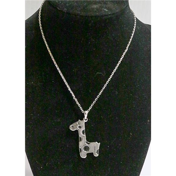SILVER GIRAFFE NECKLACE