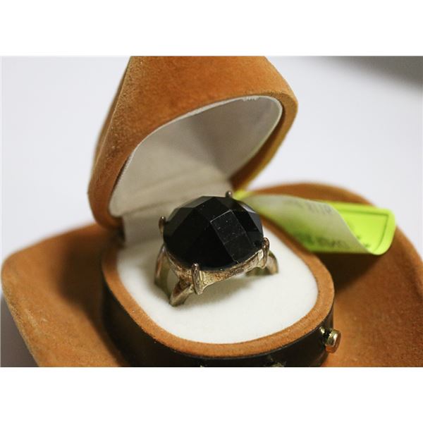 LARGE BLACK STONE DINNER RING IN COWBOY HAT BOX