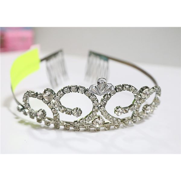 VINTAGE RHINESTONE TIARA