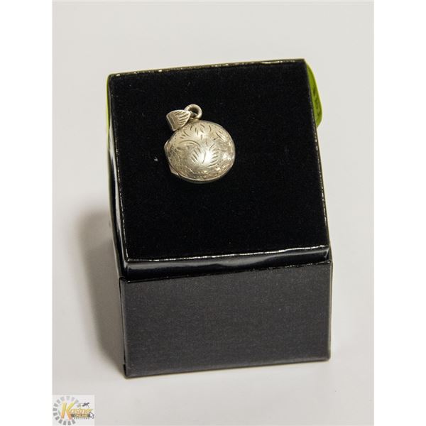 VINTAGE .925 SILVER HINGED ROUND LOCKET