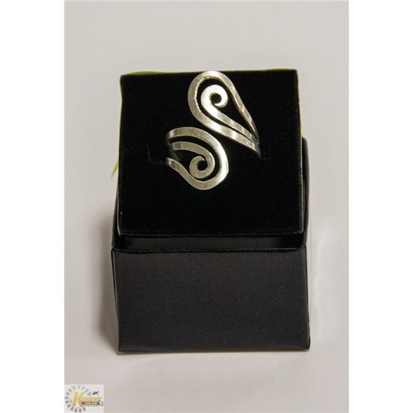 LARGE VINTAGE .925 SILVER CIRCA 1960'S RING 1"