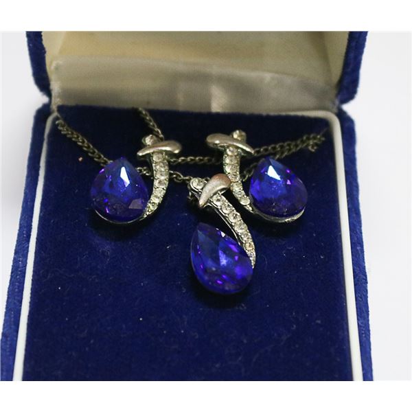 COSTUME JEWELLERY BLUE STONE NECKLACE AND