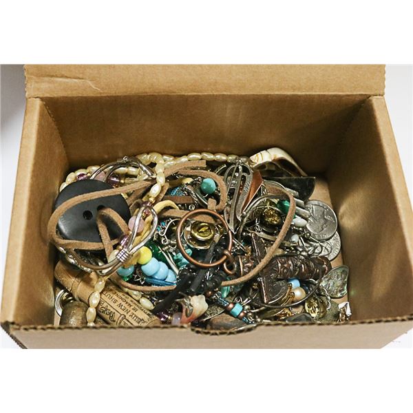 BOX OF ASSORTED VINTAGE JEWELLERY