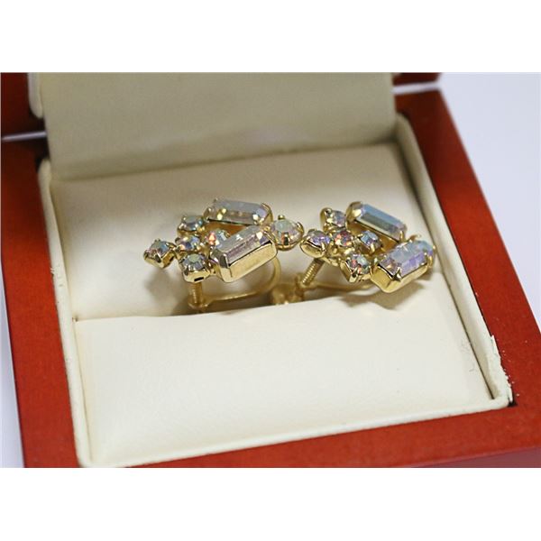 PAIR VINTAGE COSTUME JEWELLERY SCREW ON EARRINGS