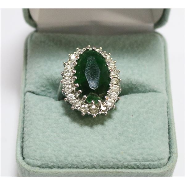 GREEN AND WHITE STONE COSTUME JEWELLERY RING