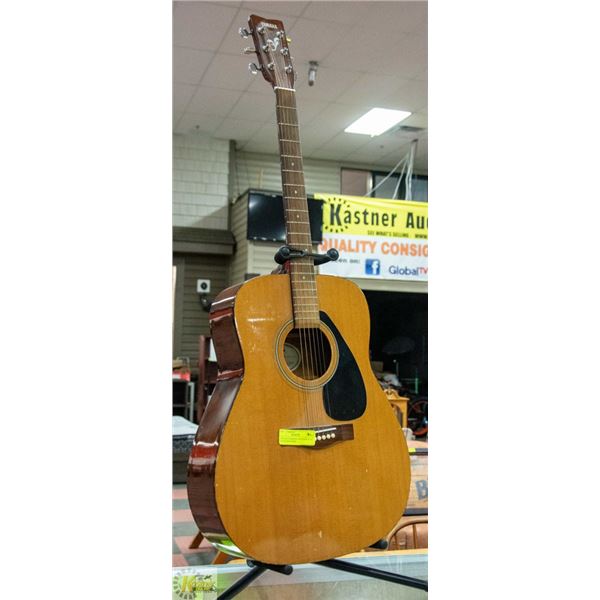 VINTAGE YAMAHA ACOUSTIC F-310 GUITAR W/ STAND