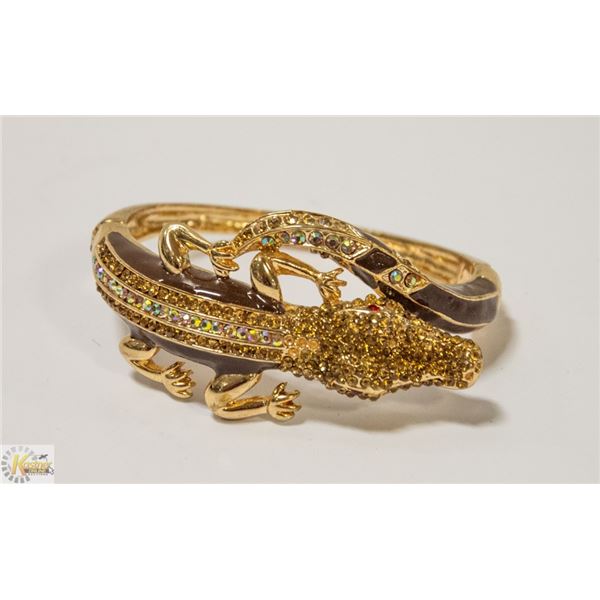 VINTAGE ALLIGATOR CLAMPER WRAP AROUND BRACELET