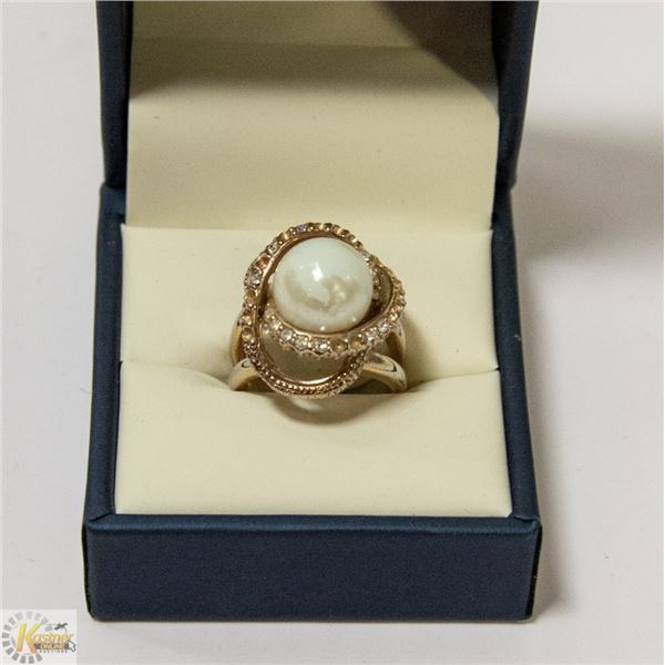 LARGE PEARLY DINNER RING