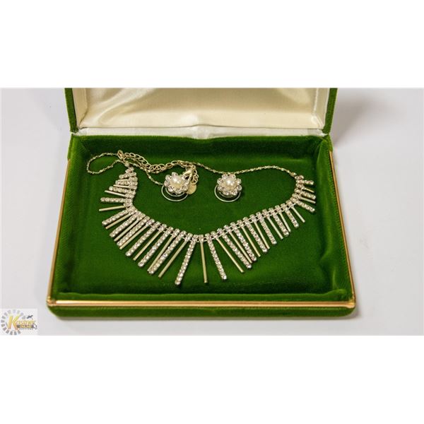 VINTAGE WOODWARDS BOX RHINESTONE NECKLACE