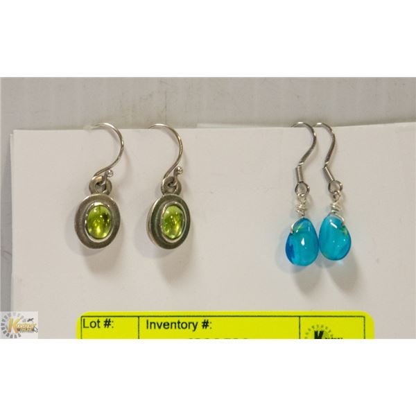 2 PAIR EARRINGS PERIDOT AND BLUE SWIRL GLASS