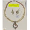 Image 1 : VINTAGE PEARLS NECKLACE AND EARRINGS WITH