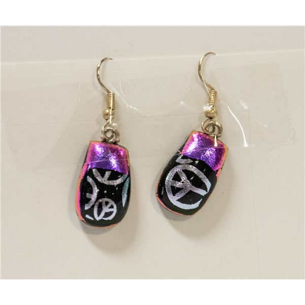 GLASS EARRINGS BLACK WITH PINK FOIL & SILVER PEACE