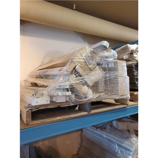 PALLET OF LIGHT FIXTURES