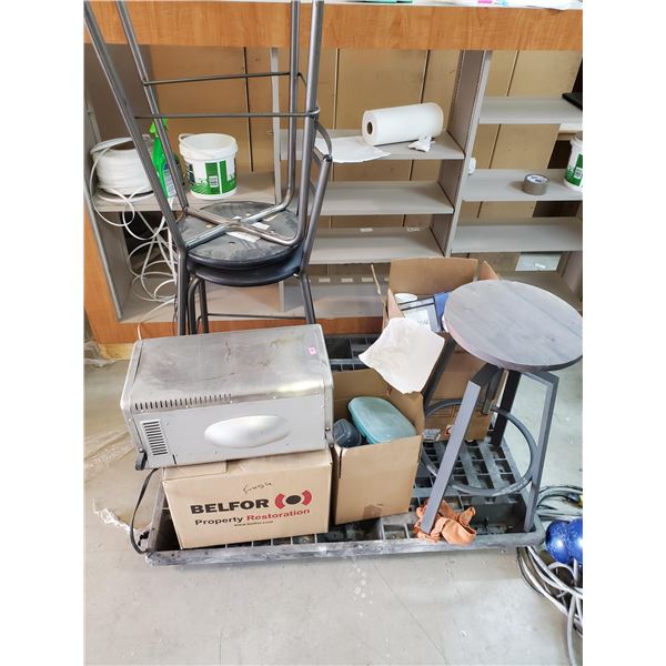 PALLET WITH TOASTER OVEN, KITCHEN WARES ETC