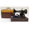 Image 1 : VINTAGE SINGER SEWING MACHINE