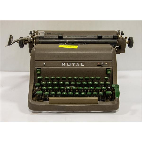 VINTAGE ROYAL TYPEWRITER