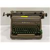 Image 1 : VINTAGE ROYAL TYPEWRITER