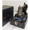 Image 3 : VINTAGE COMRIE SEWING MACHINE