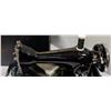 Image 4 : VINTAGE COMRIE SEWING MACHINE