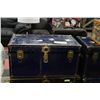 Image 2 : LARGE ANTIQUE STEAMER TRUNK METAL