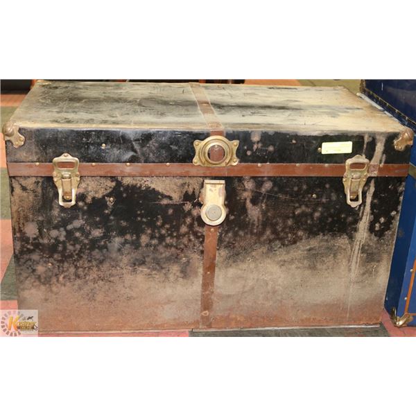 LARGE ANTIQUE STEAMER TRUNK METAL