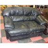 Image 1 : BLACK LEATHERETTE LOVESEAT