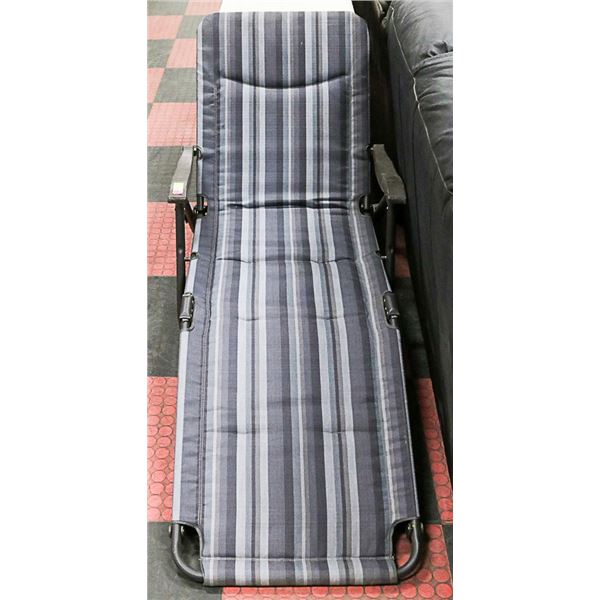 PATIO LOUNGE CHAIR