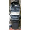 Image 1 : LOT OF 7 PLASTIC GARBAGE CANS WITH 1 SET OF WHEELS