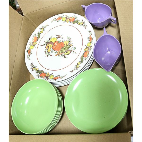 BOX OF VINTAGE MELAMINE DISHES