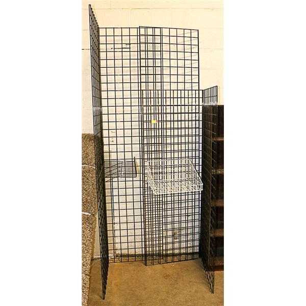 GRID DISPLAY 5 METAL PANELS 3-8' X 2' AND 2-6'X2'