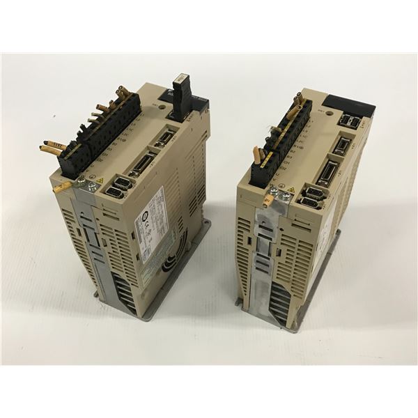 (2) YASKAWA SGDS-08A12A SERVOPACK