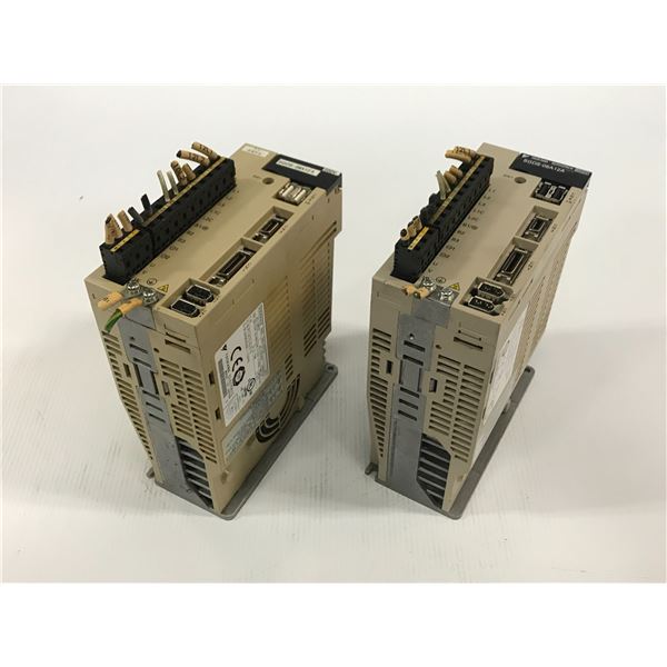 (2) YASKAWA SGDS-08A12A SERVOPACK